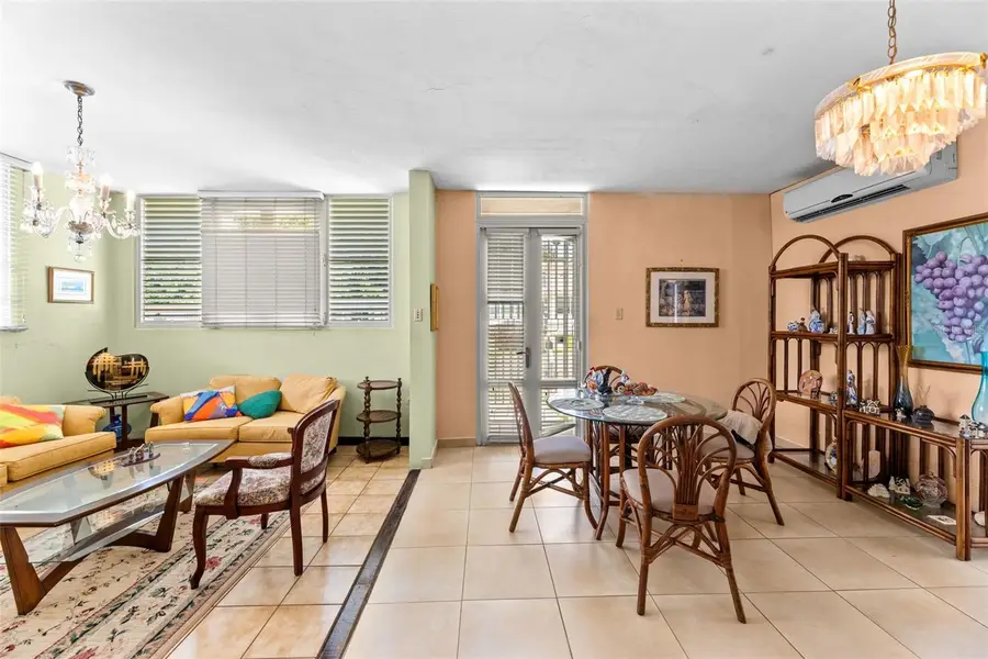 PIRINEOS ST. Urb. Villa Espaa, Calle , Pr , #Q-24, Bayamon, PR 00961 - #3