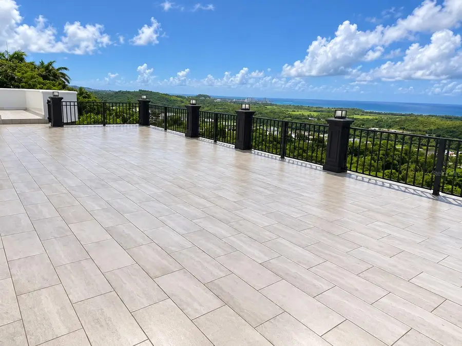 URB. HACIENDA MARGARITA Calle Carreta #86, Luquillo, PR 00773 - #3