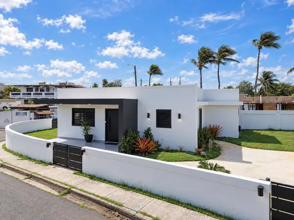 89B Calle Ext Kennedy, DORADO, PR 00646