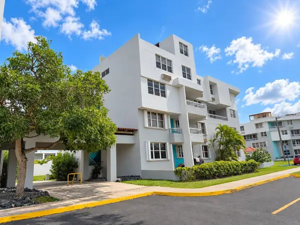 AVE. CHALETS Cond. Chalets De La Playa #APT. 132, VEGA BAJA, PR 00693
