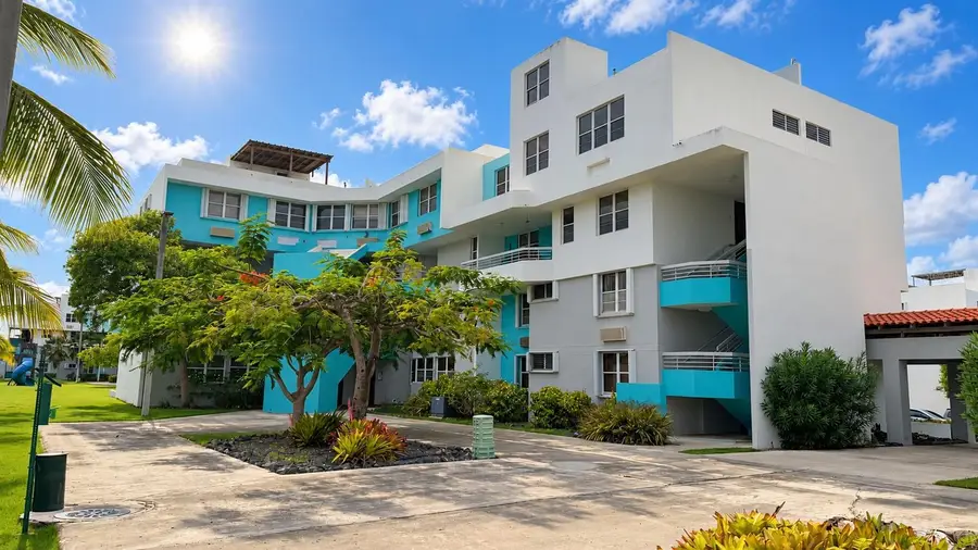 AVE. CHALETS Cond. Chalets De La Playa #APT. 132, Vega Baja, PR 00693 - #2