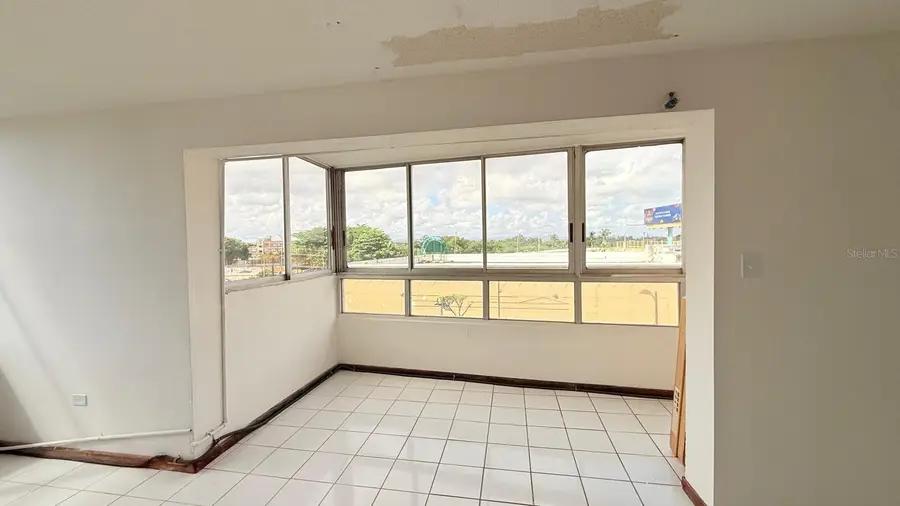37 Isla Verde Ave. #201, Carolina, PR 00979 - #2
