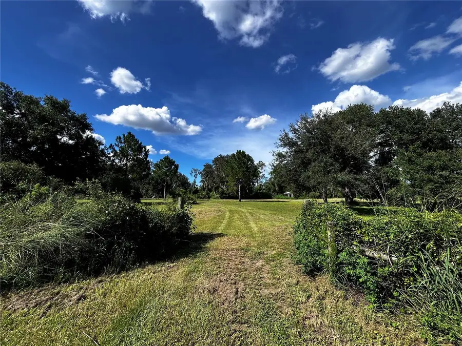 15401 Co Rd 450, Umatilla, FL 32784 - Image #2