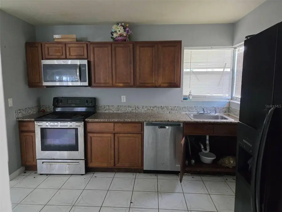 942 Abeto Street Ne, Palm Bay, FL 32905 - Image #2