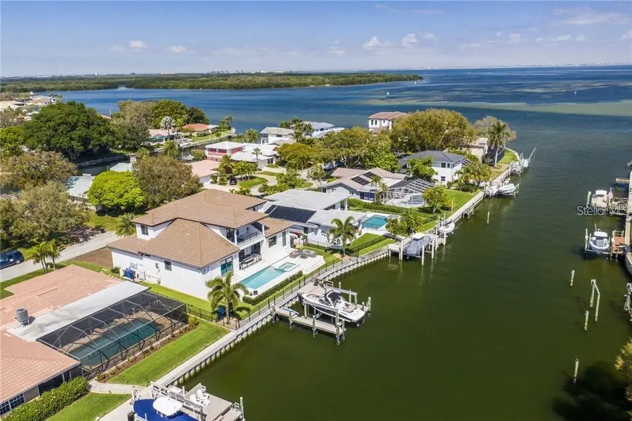 2060 Illinois Avenue Ne, Saint Petersburg, FL 33703 - #2