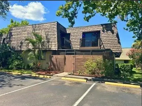 15202 E Pond Woods Drive #9, TAMPA, FL 33618