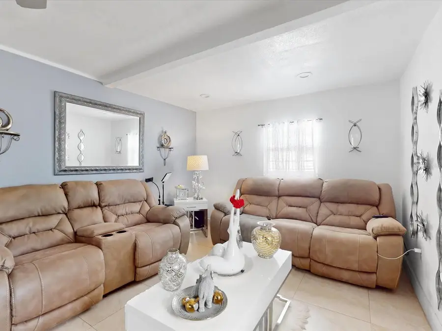 901 W Donegan Avenue, Kissimmee, FL 34741 - Image #2