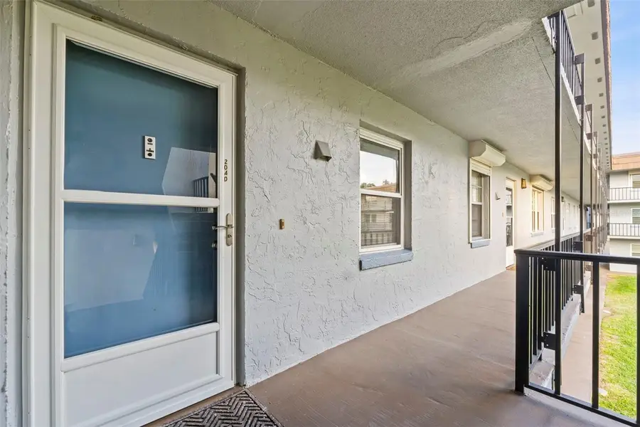 333 Lake Howard Dr Nw #204D, Winter Haven, FL 33880 - Image #2