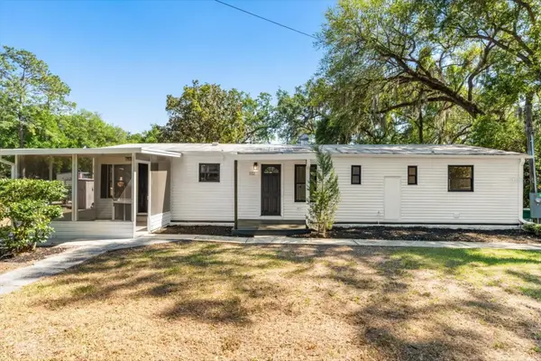 112 E Mcclendon Street, LADY LAKE, FL 32159