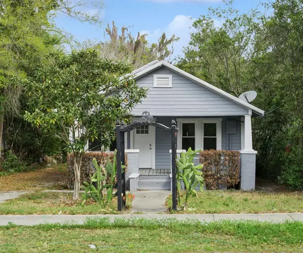 547 E Voorhis Avenue, DELAND, FL 32724