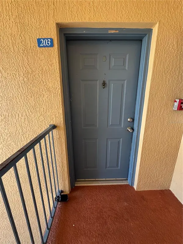 495 Las Cortes Lane #203, ORLANDO, FL 32824