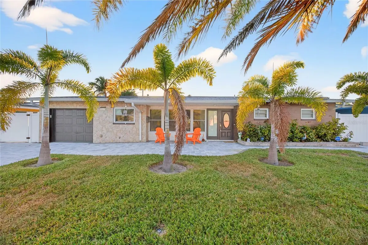 5235 40 Street S, Saint Petersburg, FL 33711 - #1
