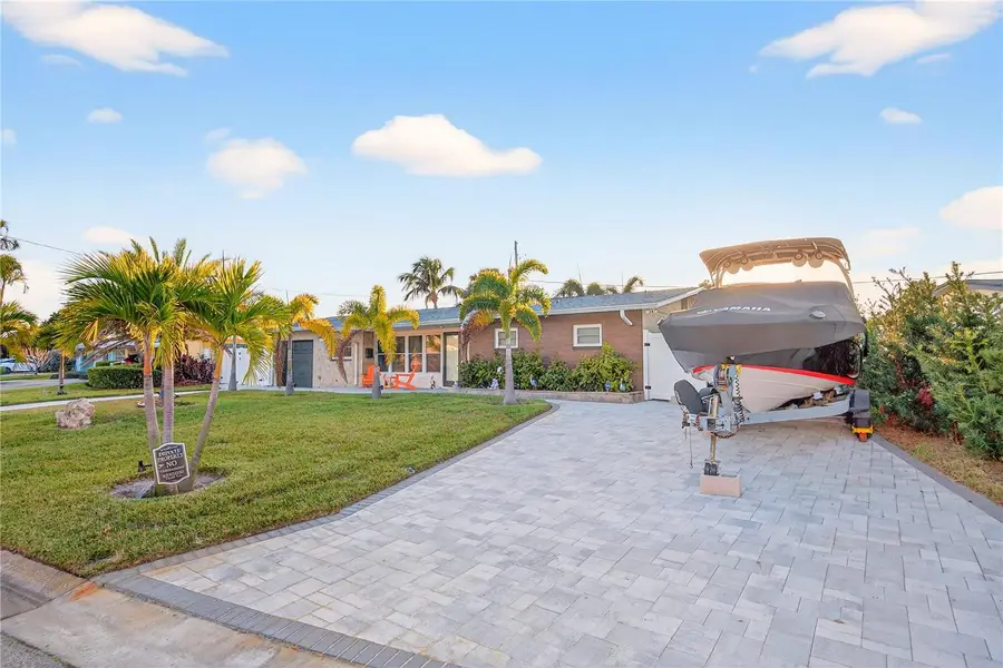 5235 40 Street S, Saint Petersburg, FL 33711 - #2