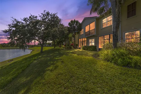 2827 Oakwater Drive, KISSIMMEE, FL 34747