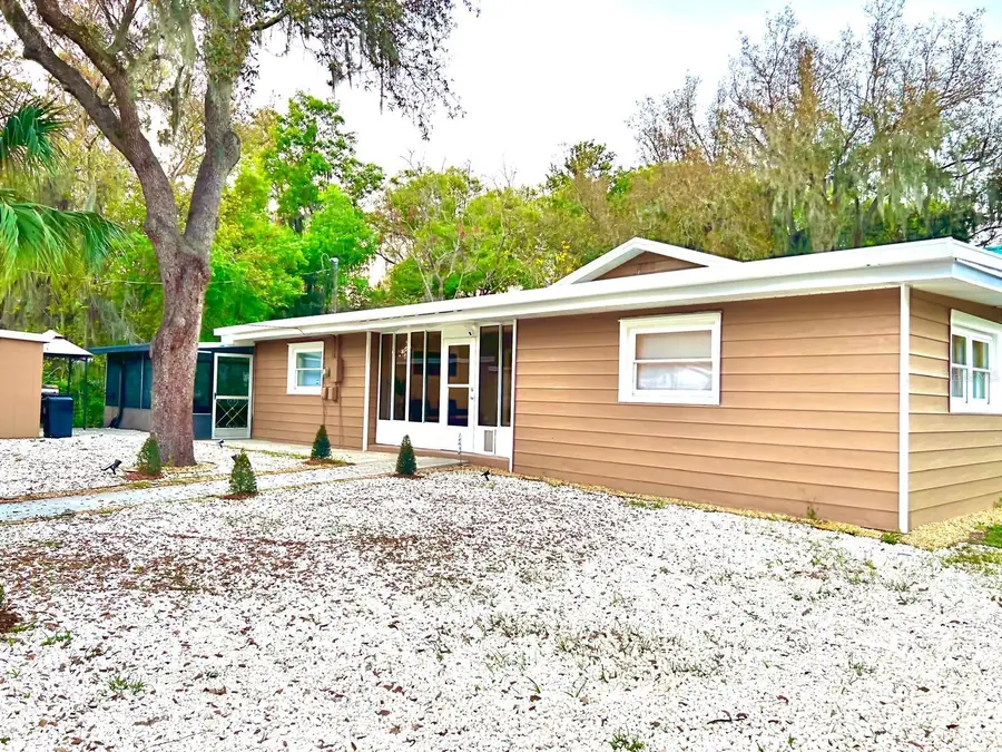 896 Cr 485a, Lake Panasoffkee, FL 33538 - #2