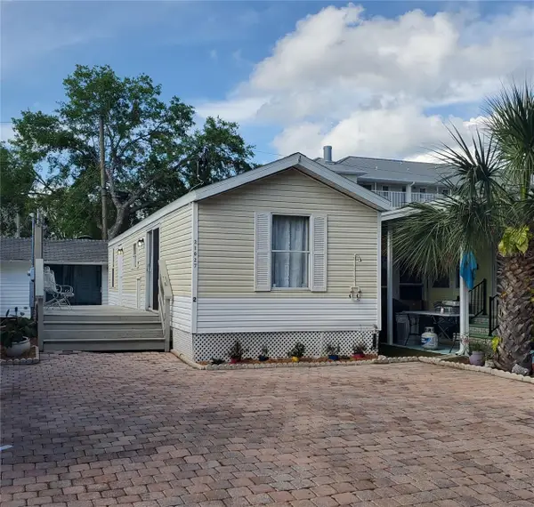 21027 Lazy Days Circle, LUTZ, FL 33558