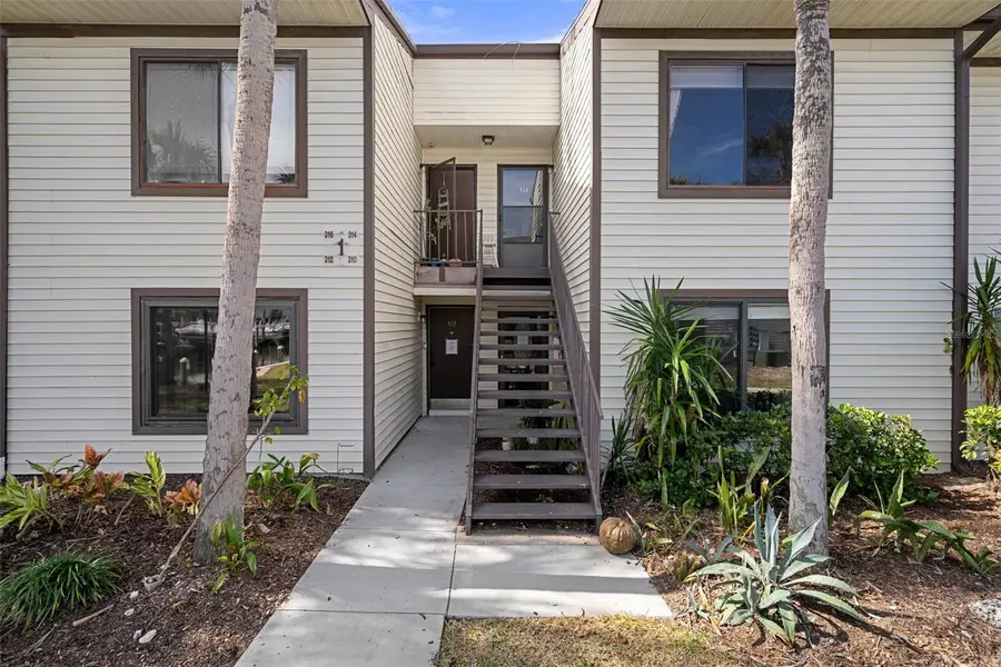 314 Moorings Cove Drive, Tarpon Springs, FL 34689 - Image #2