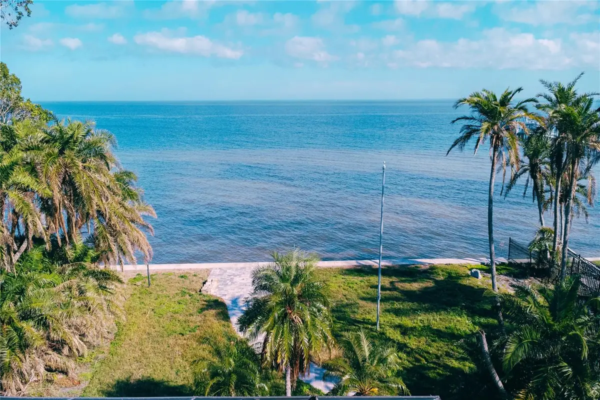 5926 Bahama Shores Drive S, Saint Petersburg, FL 33705 - Image #1