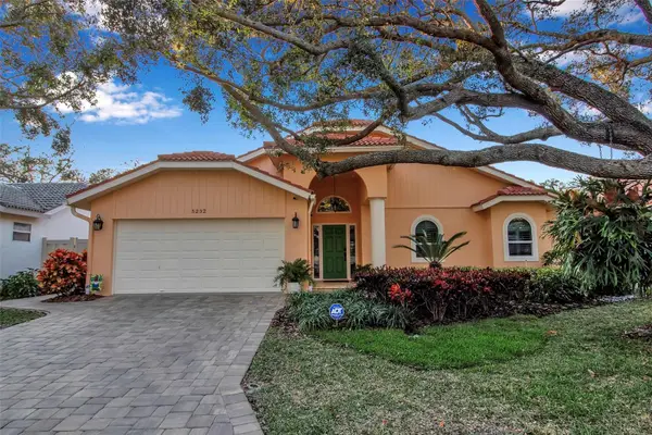 5232 White Sand Circle Ne, ST PETERSBURG, FL 33703