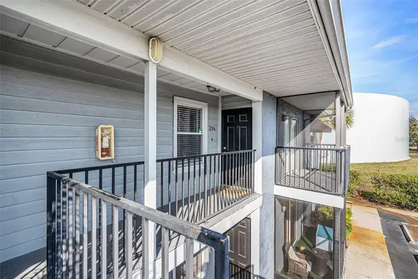 3711 W Iowa Avenue #214, TAMPA, FL 33611