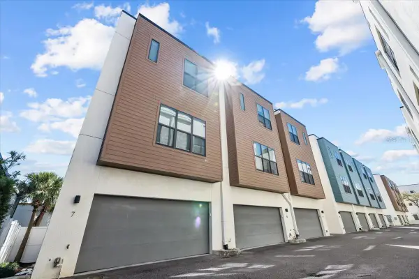 4810 W Mcelroy Avenue #7, TAMPA, FL 33611