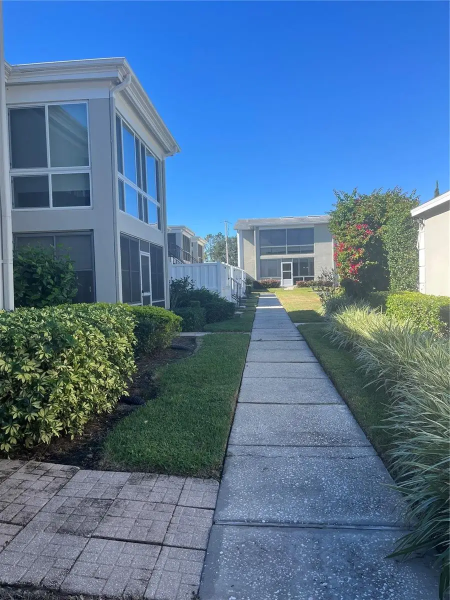 689 Lake Howard Drive Nw #1E, Winter Haven, FL 33880 - Image #2