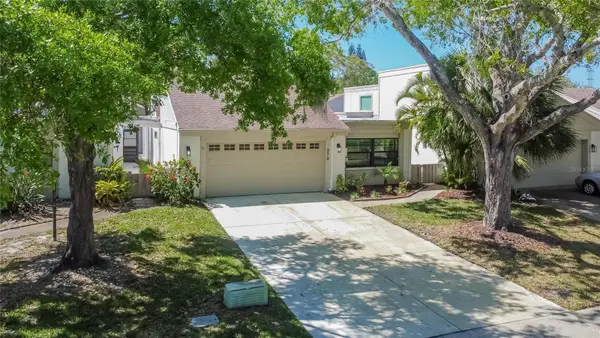 370 S Woodlands Drive, OLDSMAR, FL 34677