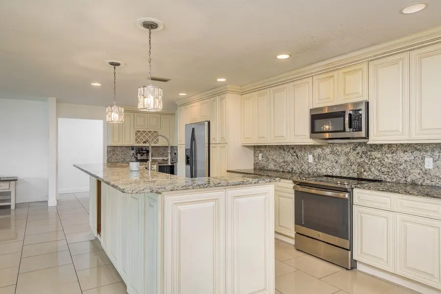 4127 53rd Avenue S, Saint Petersburg, FL 33711 - Image #3