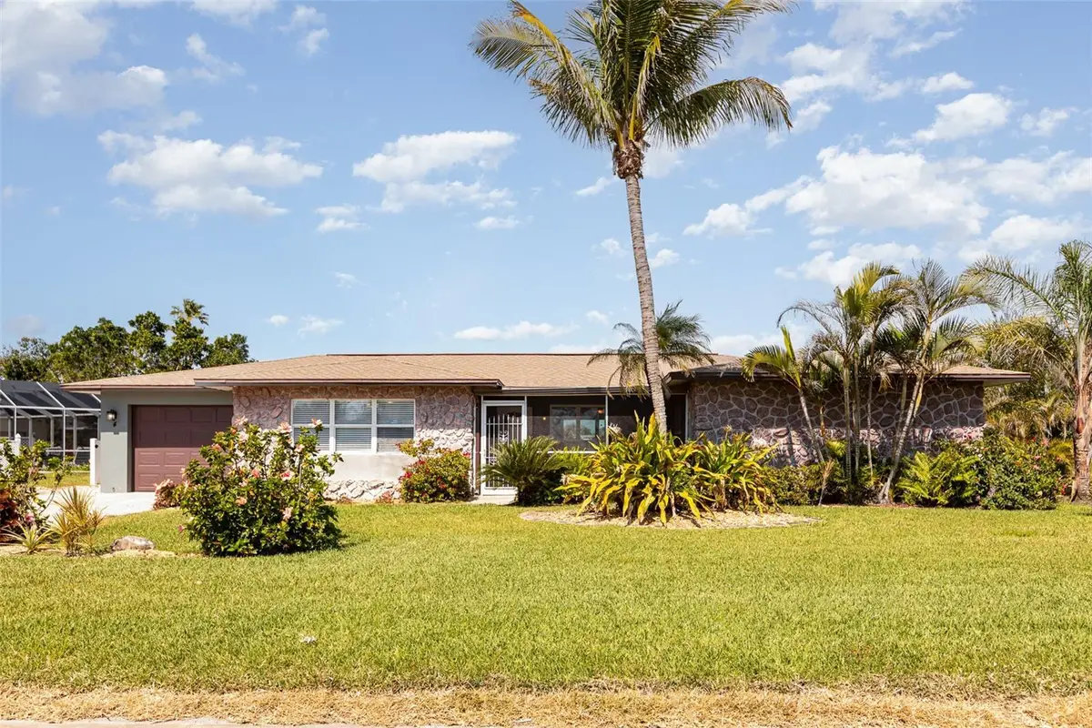 4 Oakland Hills Court, Rotonda West, FL 33947 - #1