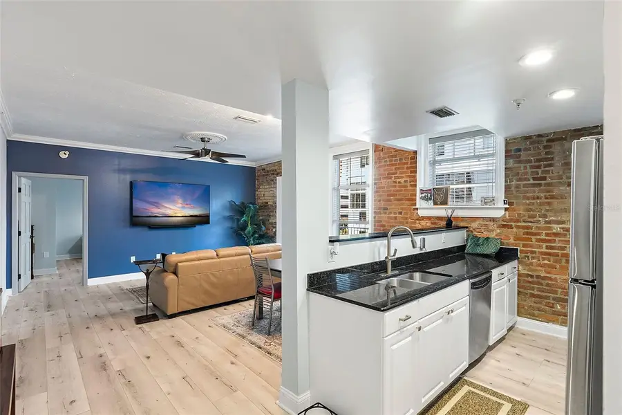 215 Central Avenue #4H, Saint Petersburg, FL 33701 - Image #2