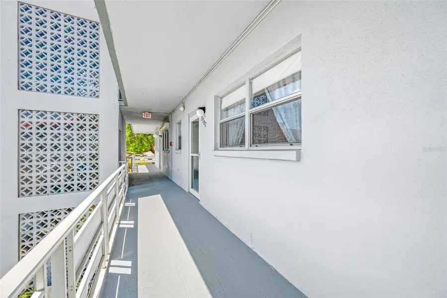 5660 80th Street N #D207, Saint Petersburg, FL 33709 - Image #2