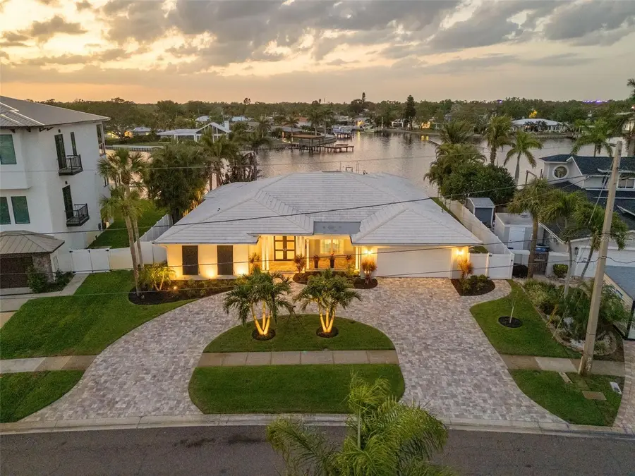 935 Eden Isle Drive Ne, Saint Petersburg, FL 33704 - Image #2