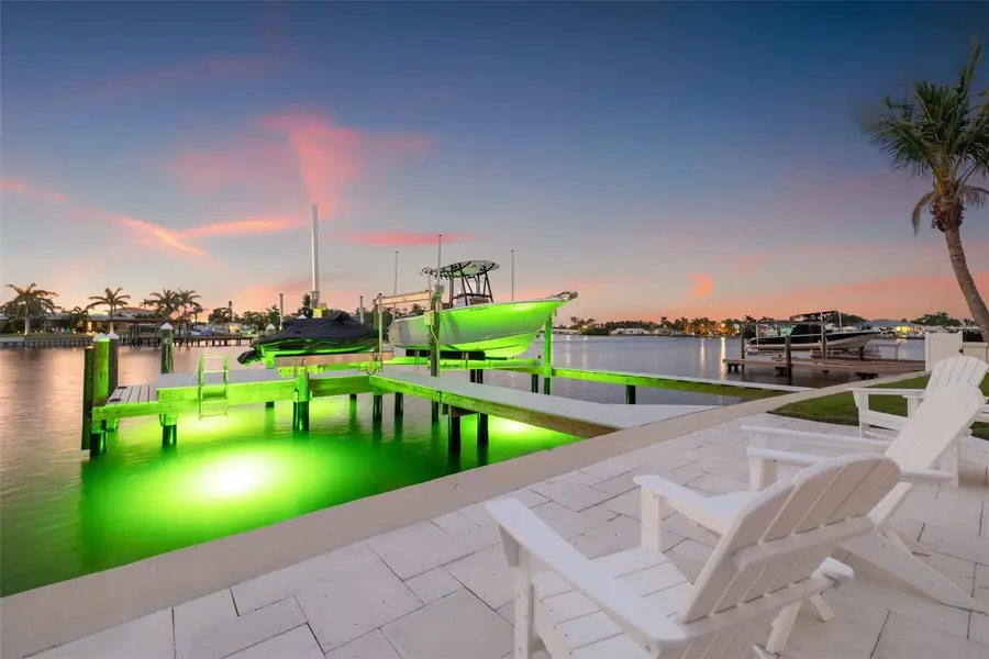 935 Eden Isle Drive Ne, Saint Petersburg, FL 33704 - Image #3