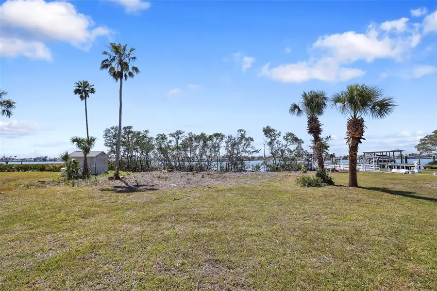 636 Sunset Drive S, Saint Petersburg, FL 33707 - Image #2