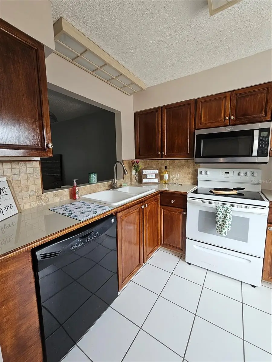 13813 Mission Oaks Boulevard, Seminole, FL 33776 - Image #2