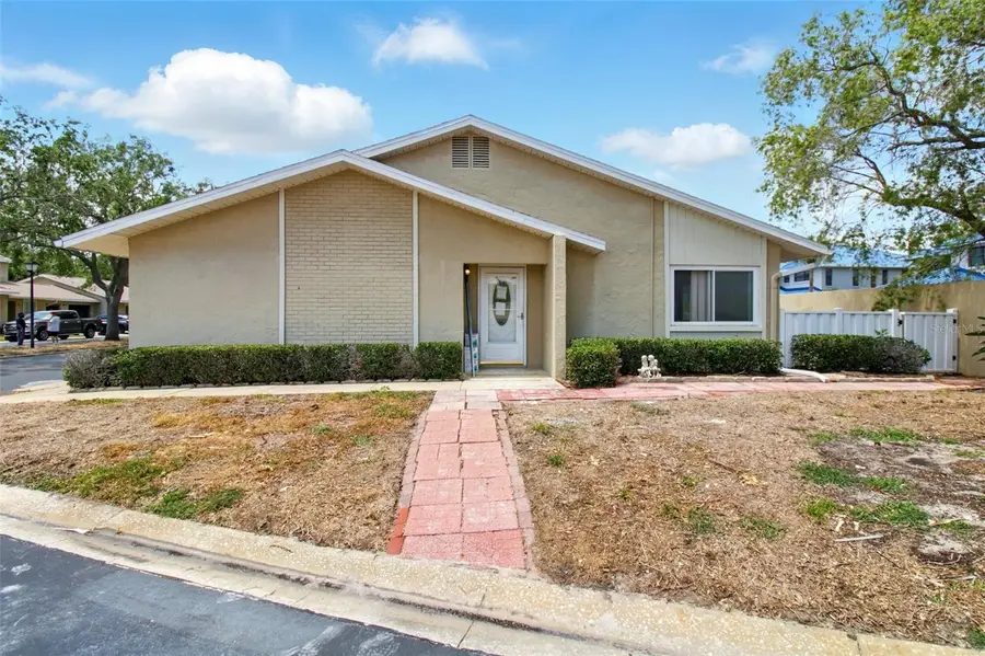 1671 Cape Ann Avenue Ne #4, Saint Petersburg, FL 33702 - Image #2