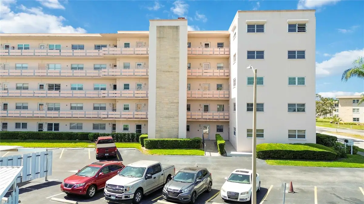 5623 80th Street N #202, Saint Petersburg, FL 33709 - Image #1