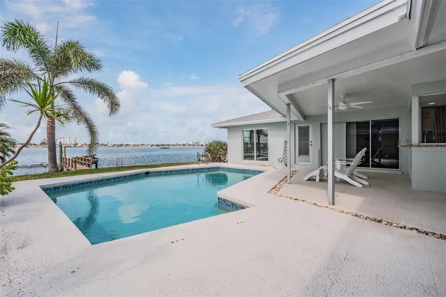 7092 S Shore Drive S, Saint Petersburg, FL 33707 - Image #3