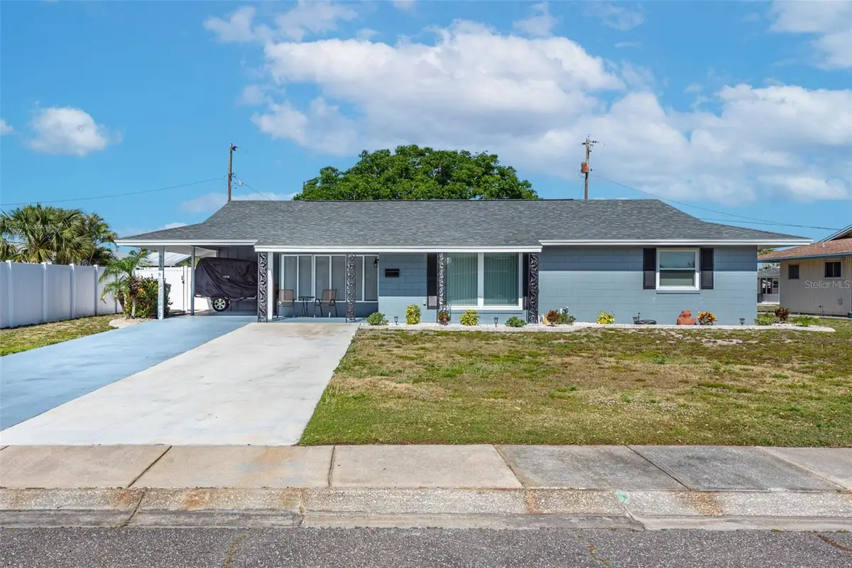 906 Hacienda Dr, Sun City Center, FL 33573 - Image #1