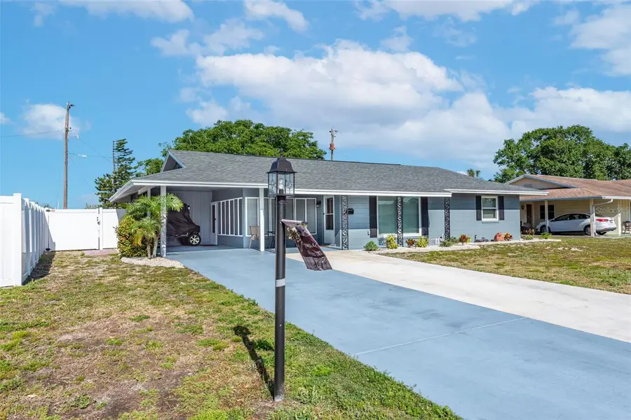 906 Hacienda Dr, Sun City Center, FL 33573 - Image #2