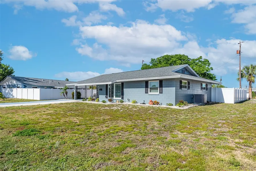 906 Hacienda Dr, Sun City Center, FL 33573 - Image #3