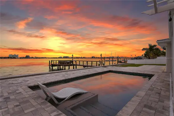 7060 S Shore Drive S, SOUTH PASADENA, FL 33707