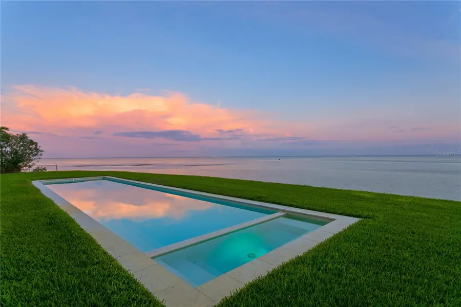 218 Colony Point Road S, Saint Petersburg, FL 33705 - Image #3