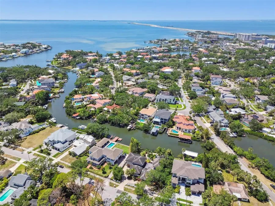 405 S Shore Crest Drive, Tampa, FL 33609 - Image #2