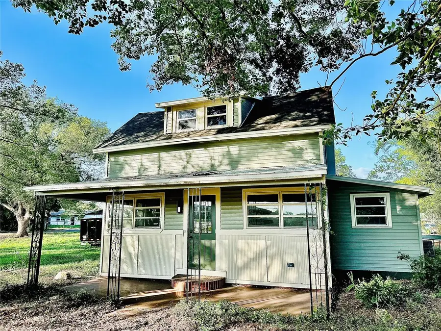 5654 12th Street, Zephyrhills, FL 33542 - Image #2