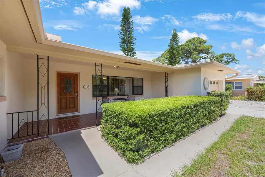 1305 Marion Drive S, Saint Petersburg, FL 33707 - Image #2