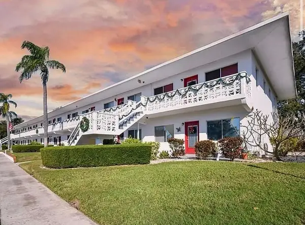 8425 112th Street #203, SEMINOLE, FL 33772