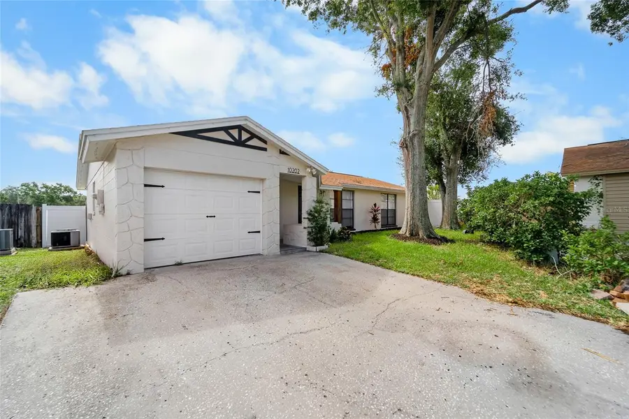 10202 Bellhurst Court, Tampa, FL 33615 - Image #3
