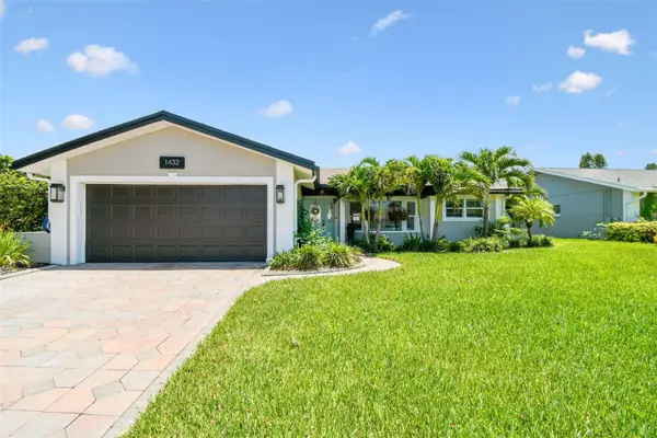 1432 50th Avenue Ne, ST PETERSBURG, FL 33703