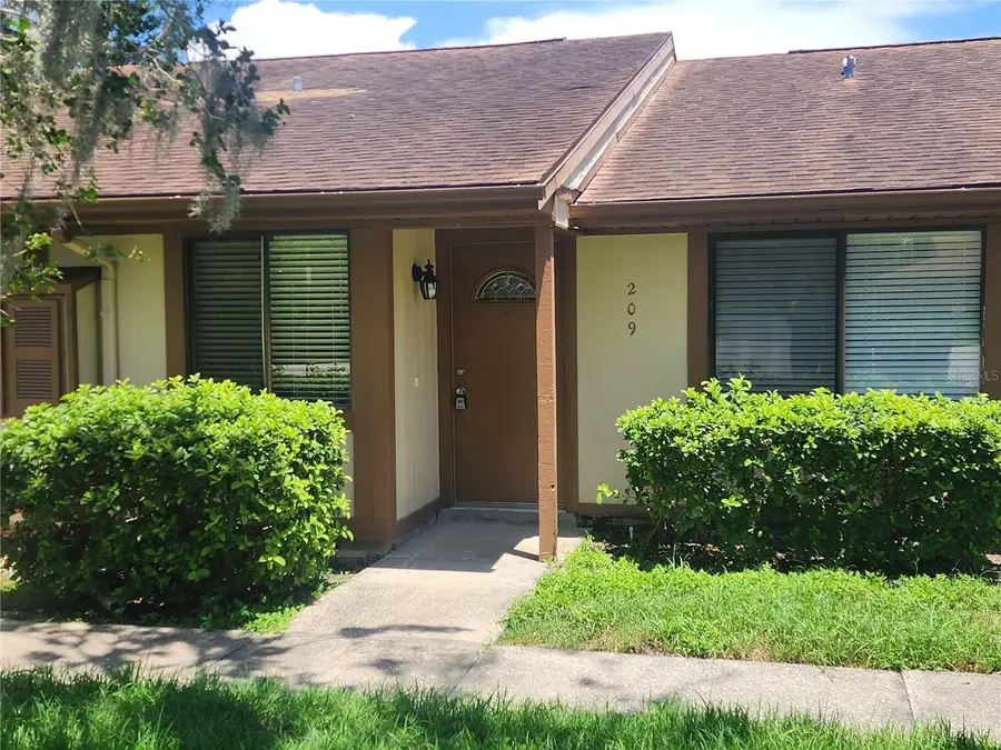209 Corkwood Ln, Oldsmar, FL 34677 - Image #2